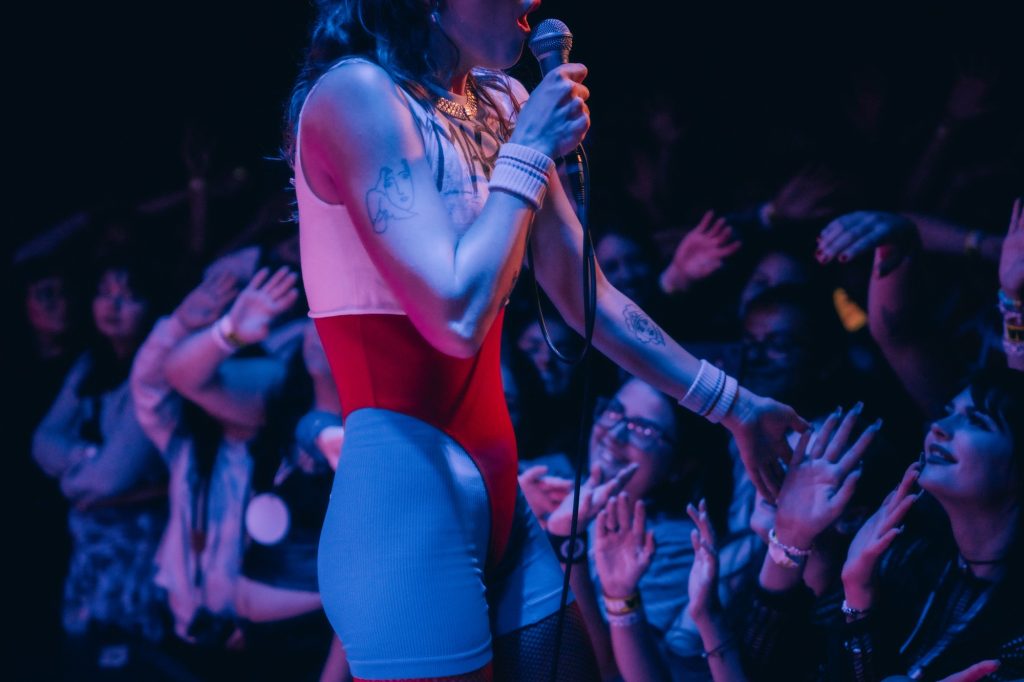 MARIS sings to a sold-out crowd at the Moroccan Lounge in a hand made outfit she put together a few days prior. Striving to show off her artistry in more ways than one, MARIS delivered a performance that left the audience desperate for more.