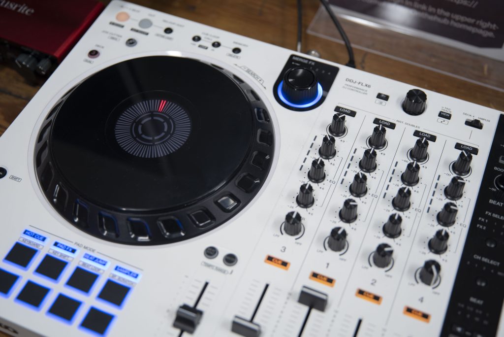With rotated knobs and pushed sliders, this Pioneer DJ DDJ-FLX-6 seems to have been adjusted several times. The room features a DJ set along the back wall, available to all students to use. Photographed by Julia Gu/BruinLife