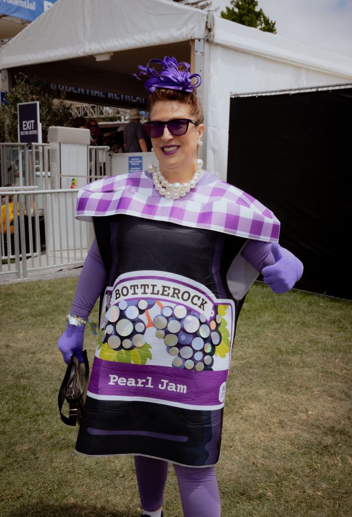 An enthusiastic festival attendee shares her homemade outfit with a creative and playful pun on Saturday's headliner, Pearl Jam. Photographed by Cathryn Kuczynski/BruinLife