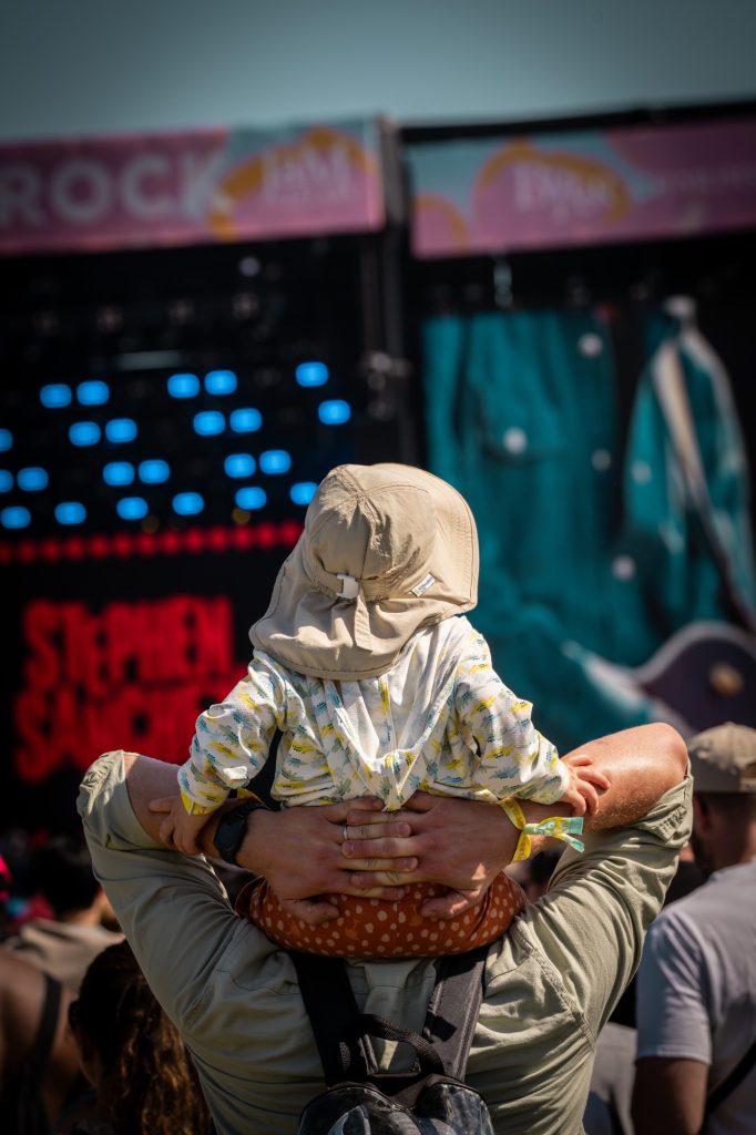 One of BottleRock&squot;s "little rockers" enjoys a spectacular view of Stephen Sanchez&squot;s performance during the day. Photographed by Cathryn Kuczynski/BruinLife