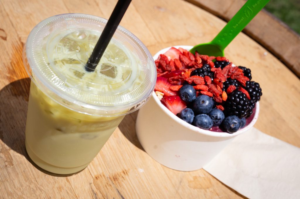 Acai Bowl's Iced Matcha Latte and Berry Acai Bowl. Photographed by Cathryn Kuczynski/BruinLife.