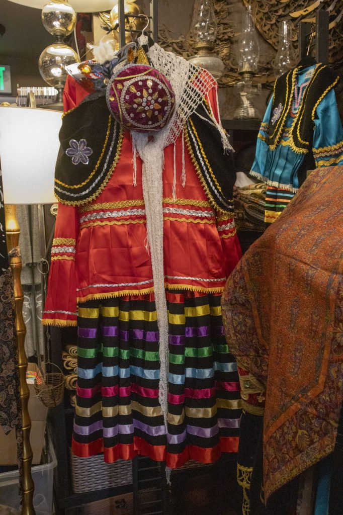 Even in the most hidden corners of Gallery Eshgh one can find fine, vibrant dresses and patterned, traditional rugs. The gallery displays a variety of items, from clothing to ceramics.