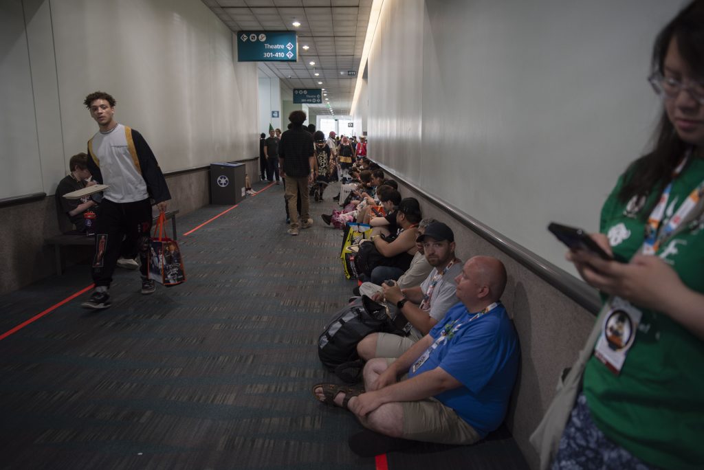 Attendees line the hall of the West Hall concourse as they patently wait for an event to begin. Photographed by Emily Chandler/BruinLife.