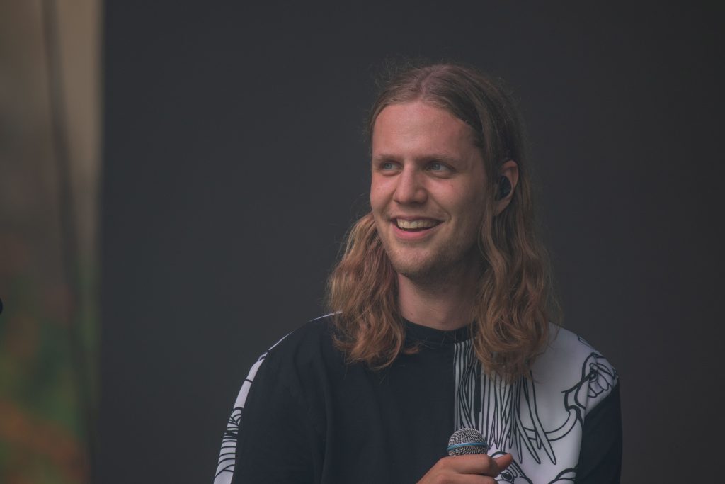 Daði Freyr smiles at the crowd as he laughs off a small voice crack after having performed the night before and flying at 5 AM just to reach Outside Lands in time for him and his band's performance. Photographed by Caleb Velasquez/BruinLife.