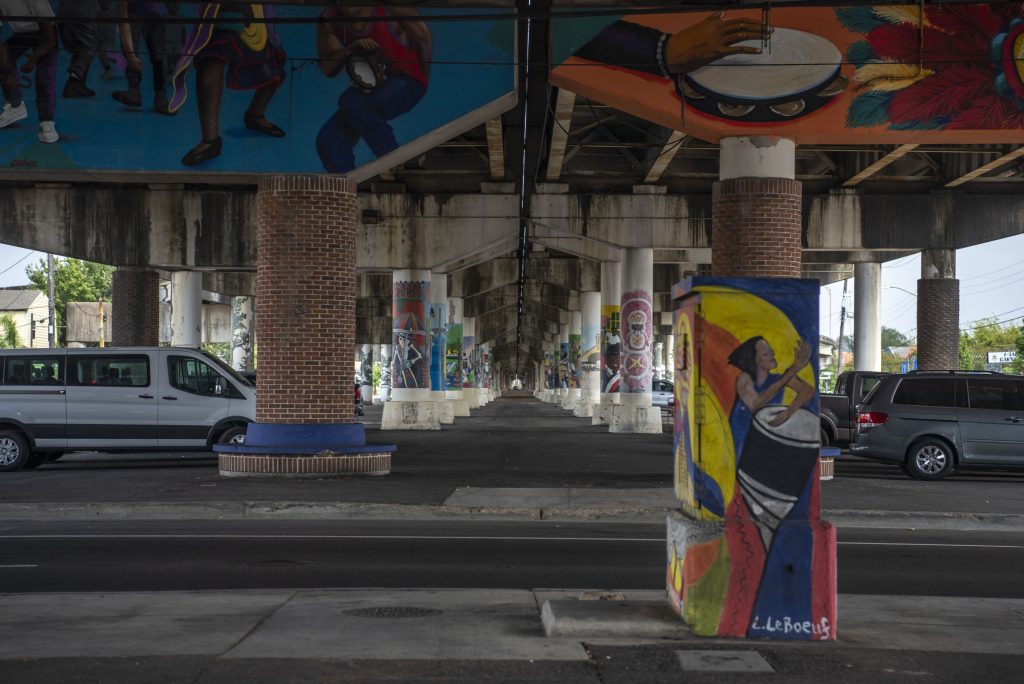 Art adorns the pillars underneath a highway overpass along North Claiborne Avenue. These pillars were painted as a part of the "Restore the Oaks" project by the New Orleans African American Museum. Photographed by Emily Chandler/BruinLife.