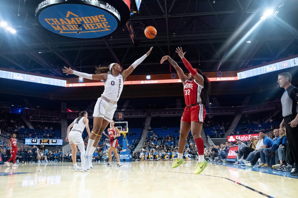 Cotie McMahon attempts a pull-up jumper over UCLA's Janiah Barker. Photographed by Ryan Zhang/BruinLife.