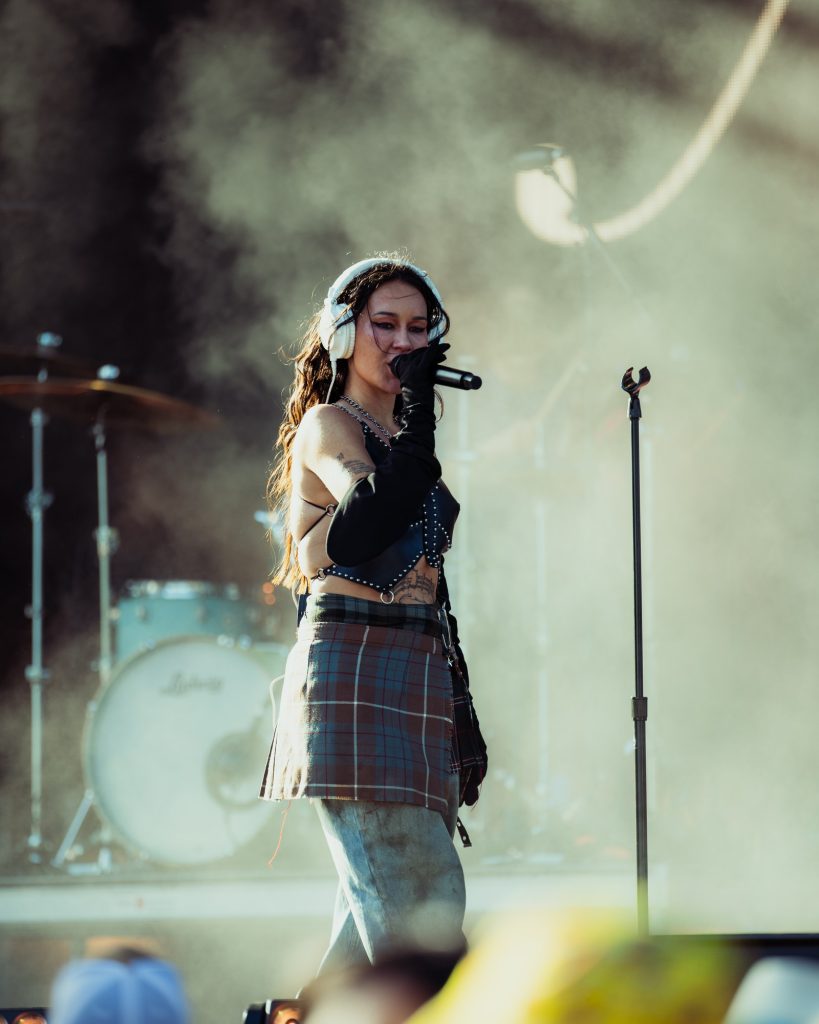 Mallrat lights up the stage with a vibrant performance and crowd-pleasing energy. Photographed by Ryan Zhang/BruinLife.