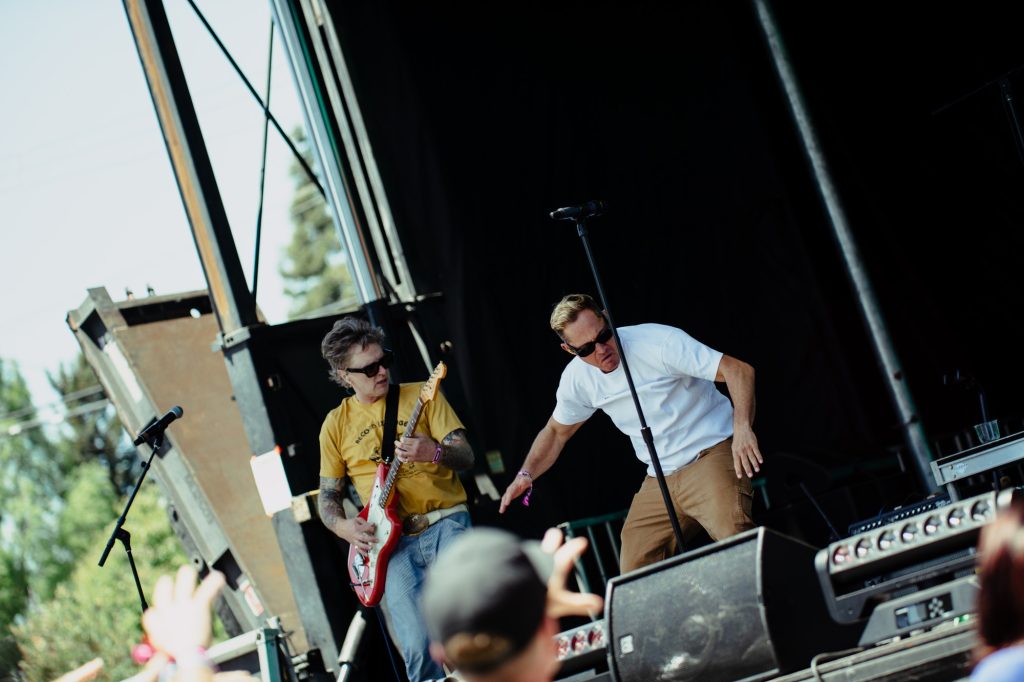 Makua gets down with the rhythm, letting the island vibes take over. Photographed by Ryan Zhang/BruinLife.