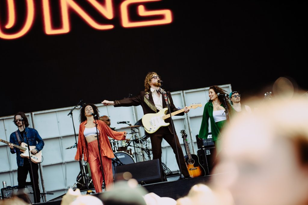Allen Stone brings the funk with groovy moves and feel-good soul, getting the whole crowd dancing. Photographed by Ryan Zhang/BruinLife.