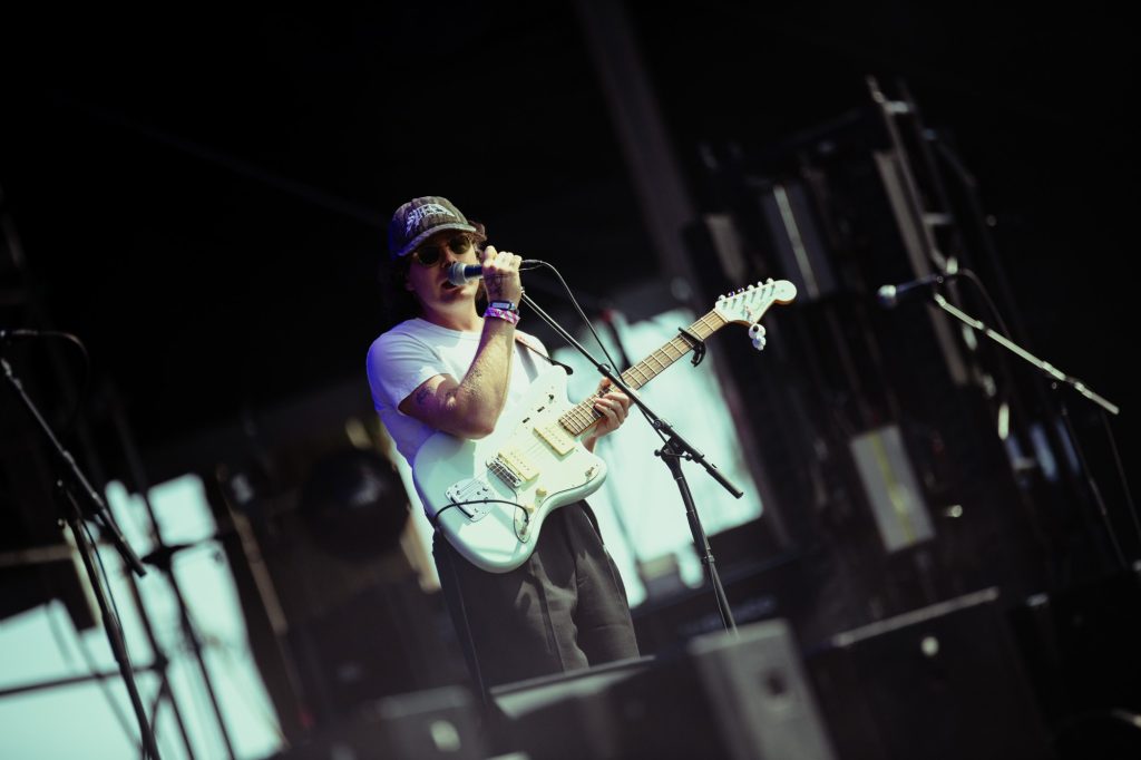 Campbell Burns captivates the crowd with a soulful performance as he sings into the mic. Photographed by Ryan Zhang/BruinLife.