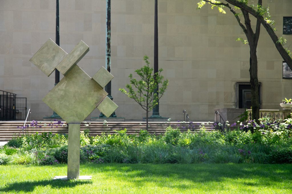 A geometric sculpture stands out against the museum gardens. Photographed by Finn Martin/BruinLife.