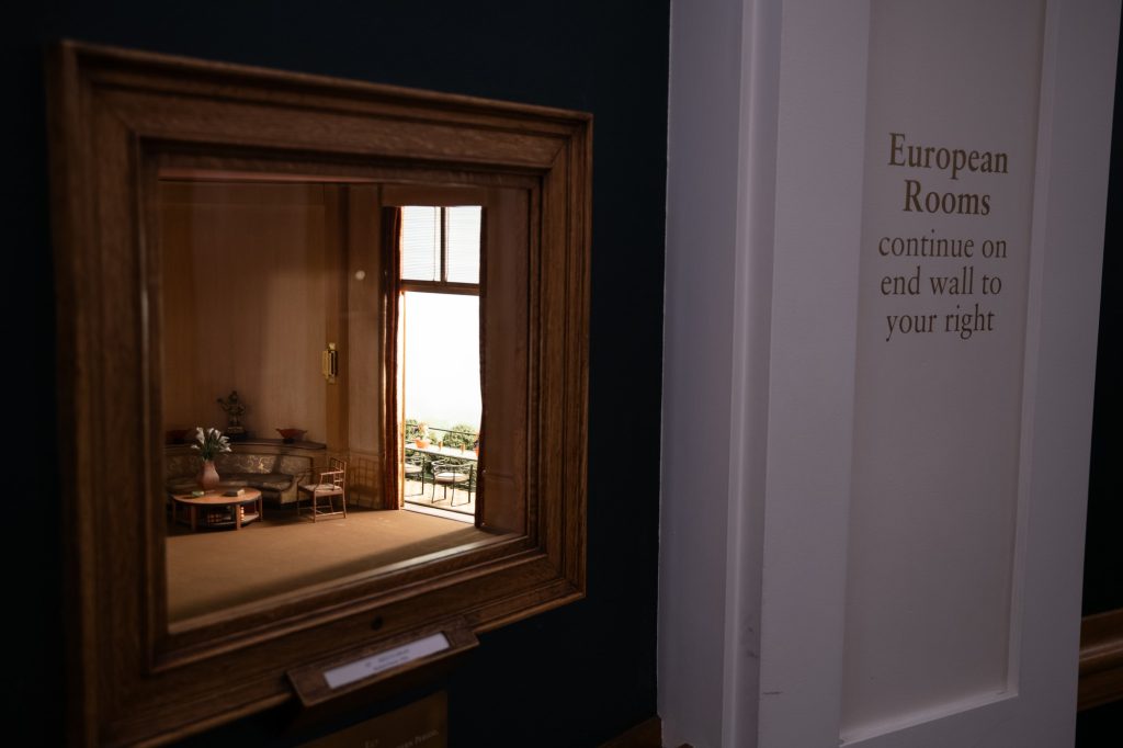 The Art Institute of Chicago also houses an exhibit of miniature rooms depicting scenes throughout the centuries that have been brought in by various collectors. Here is a modern French home circa 1930s to 1950s. Photographed by Finn Martin/BruinLife.