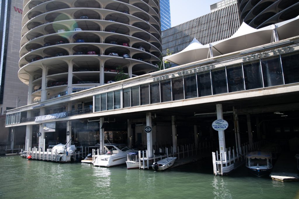 It was not uncommon for residential buildings to have a commercial zone at their ground level that was followed by a lower dock. It was also not uncommon to hear that living in boats was a popular option for some Chicagoans. Photographed by Finn Martin/BruinLife.
