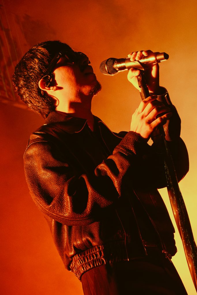 Close-up of Iván Cornejo singing his opening song, “Atención,”. Photographed by Amy Miranda/BruinLife